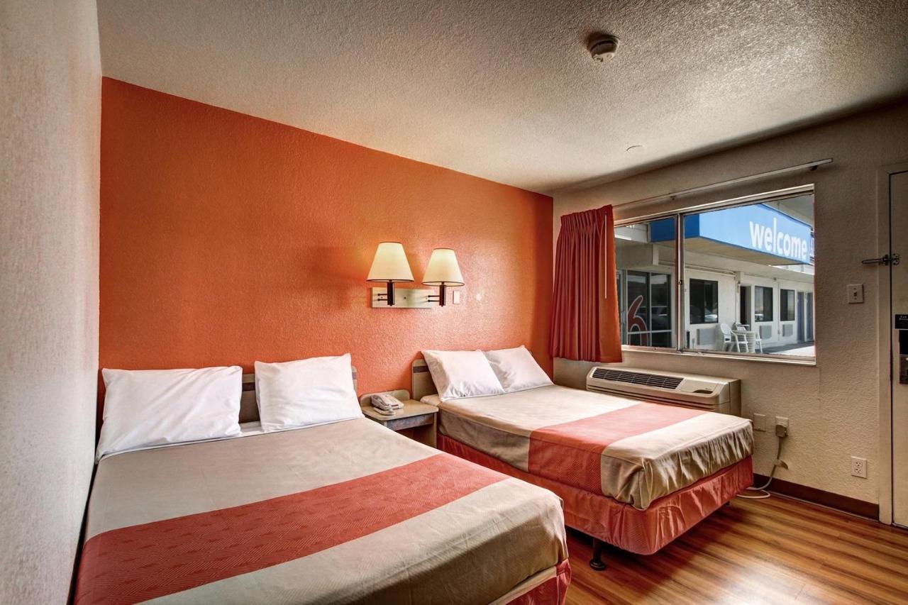 Motel 6 Wells Zewnętrze zdjęcie